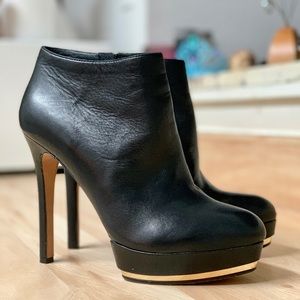 Vince camuto black leather size 8 platform